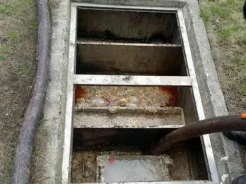 新建隔油池清理
